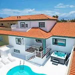 Villa Veaco With Jacuzzi And Private Pool